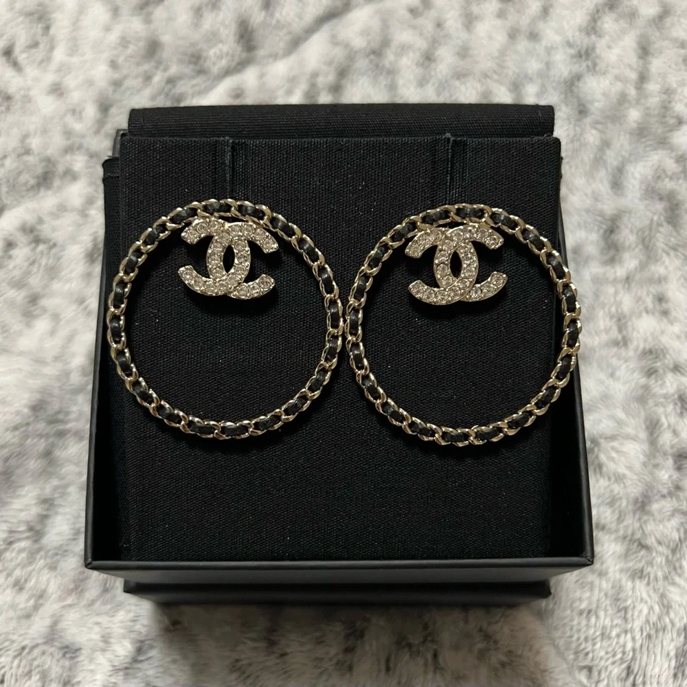 🚫SOLD🚫🌺🌸CHANEL XL CC Logo Leather Hoop Earrings in Gold Tone Hardware🌸🌺 - Picture 1 of 8
